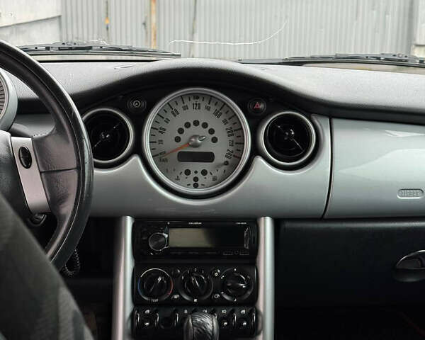 Чорний Міні Cooper, об'ємом двигуна 1.6 л та пробігом 275 тис. км за 4450 $, фото 13 на Automoto.ua