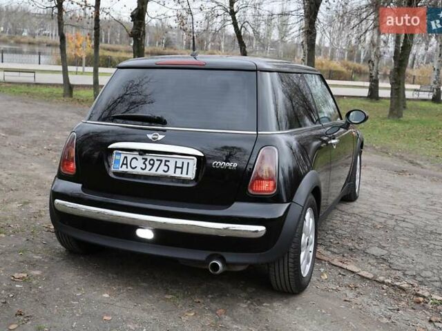 Черный Мини Купер, объемом двигателя 1.6 л и пробегом 186 тыс. км за 5500 $, фото 3 на Automoto.ua