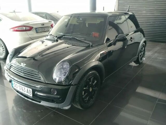 Черный Мини Купер, объемом двигателя 1.6 л и пробегом 200 тыс. км за 4000 $, фото 1 на Automoto.ua