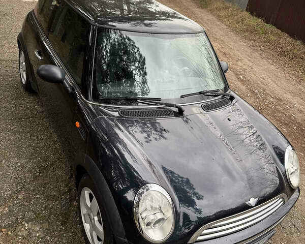 Черный Мини Купер, объемом двигателя 1.6 л и пробегом 208 тыс. км за 4300 $, фото 5 на Automoto.ua