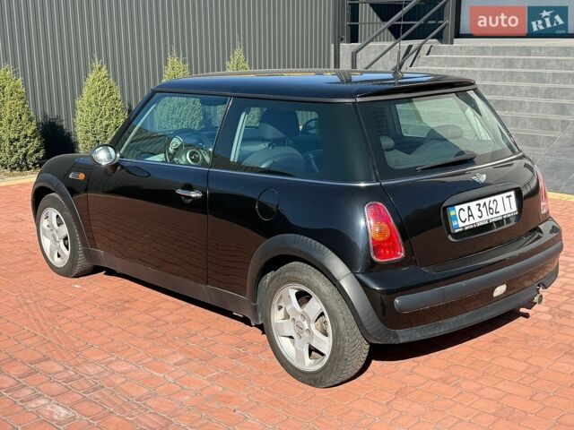 Чорний Міні Cooper, об'ємом двигуна 1.6 л та пробігом 209 тис. км за 4400 $, фото 3 на Automoto.ua