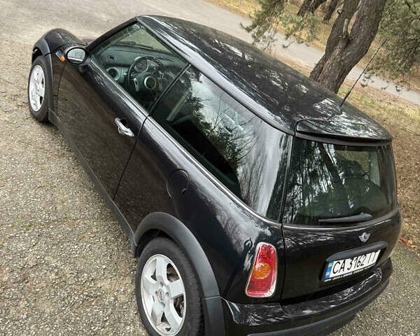 Черный Мини Купер, объемом двигателя 1.6 л и пробегом 208 тыс. км за 4300 $, фото 3 на Automoto.ua