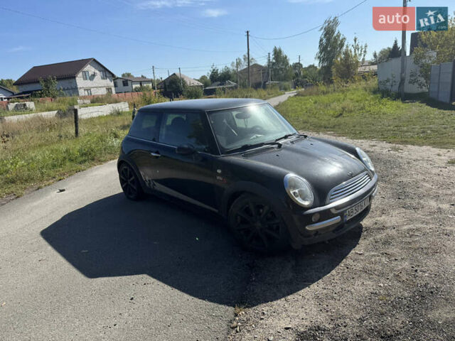 Черный Мини Купер, объемом двигателя 1.6 л и пробегом 294 тыс. км за 3500 $, фото 7 на Automoto.ua
