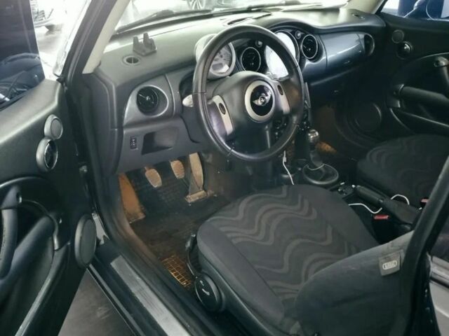 Черный Мини Купер, объемом двигателя 1.6 л и пробегом 200 тыс. км за 4000 $, фото 9 на Automoto.ua