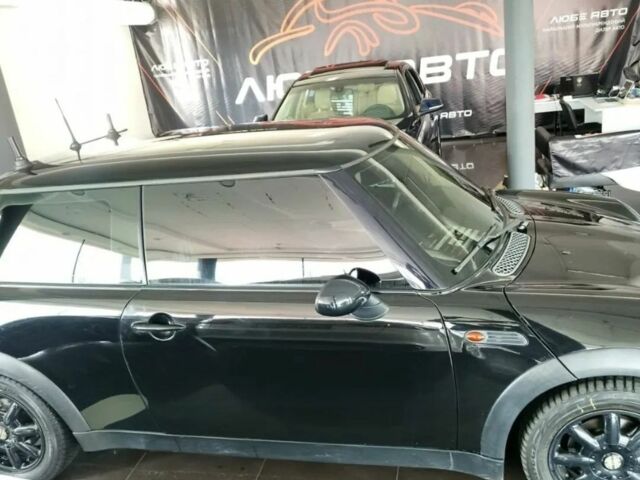 Черный Мини Купер, объемом двигателя 1.6 л и пробегом 200 тыс. км за 4000 $, фото 8 на Automoto.ua