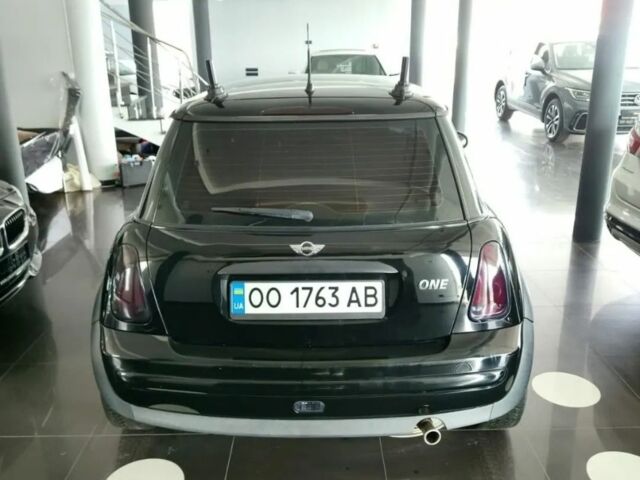 Черный Мини Купер, объемом двигателя 1.6 л и пробегом 200 тыс. км за 4000 $, фото 7 на Automoto.ua