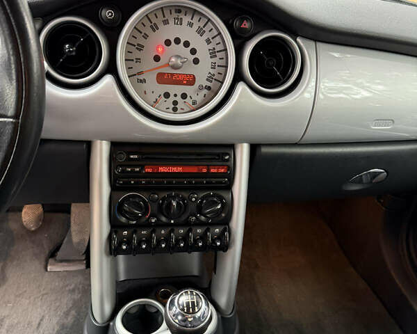 Черный Мини Купер, объемом двигателя 1.6 л и пробегом 208 тыс. км за 4300 $, фото 8 на Automoto.ua