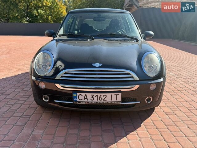 Чорний Міні Cooper, об'ємом двигуна 1.6 л та пробігом 209 тис. км за 4400 $, фото 1 на Automoto.ua