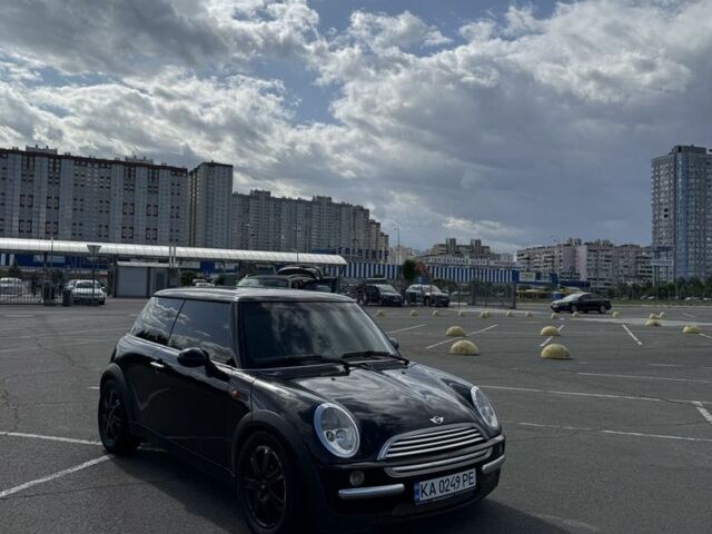 Черный Мини Купер, объемом двигателя 1.6 л и пробегом 299 тыс. км за 4850 $, фото 2 на Automoto.ua