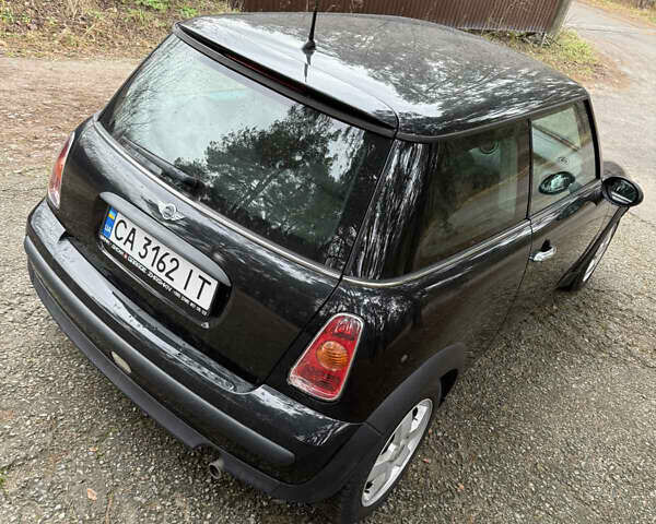 Черный Мини Купер, объемом двигателя 1.6 л и пробегом 208 тыс. км за 4300 $, фото 2 на Automoto.ua