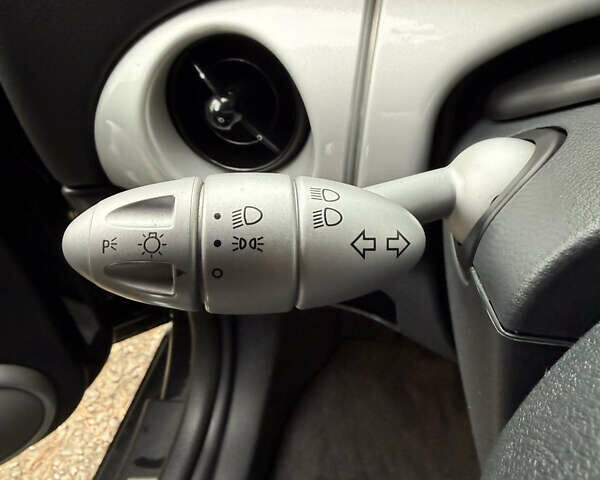 Черный Мини Купер, объемом двигателя 1.6 л и пробегом 208 тыс. км за 4300 $, фото 9 на Automoto.ua