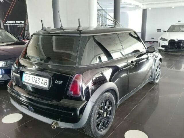 Черный Мини Купер, объемом двигателя 1.6 л и пробегом 200 тыс. км за 4000 $, фото 4 на Automoto.ua