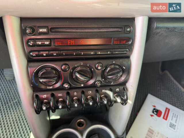 Черный Мини Купер, объемом двигателя 1.6 л и пробегом 294 тыс. км за 3500 $, фото 4 на Automoto.ua