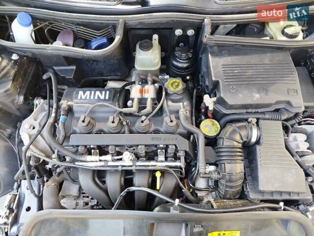 Черный Мини Купер, объемом двигателя 1.6 л и пробегом 206 тыс. км за 2300 $, фото 32 на Automoto.ua