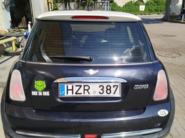 Чорний Міні Cooper, об'ємом двигуна 0 л та пробігом 206 тис. км за 2800 $, фото 4 на Automoto.ua