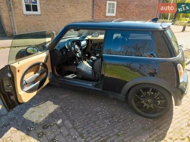 Чорний Міні Cooper, об'ємом двигуна 1.6 л та пробігом 250 тис. км за 4900 $, фото 11 на Automoto.ua