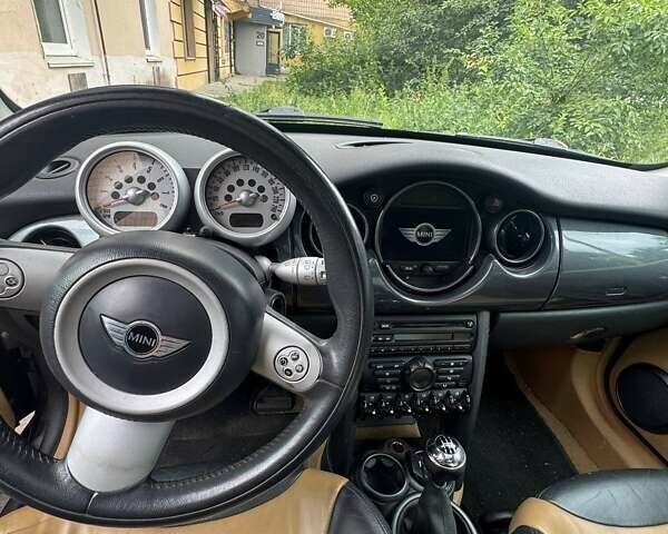 Чорний Міні Cooper, об'ємом двигуна 1.6 л та пробігом 250 тис. км за 4900 $, фото 1 на Automoto.ua
