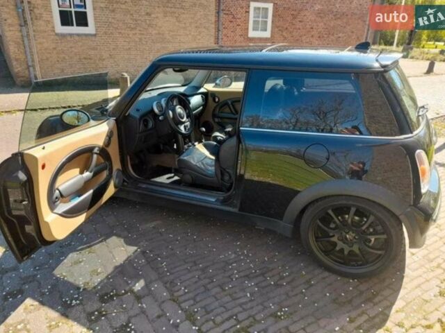 Чорний Міні Cooper, об'ємом двигуна 1.6 л та пробігом 250 тис. км за 4900 $, фото 10 на Automoto.ua
