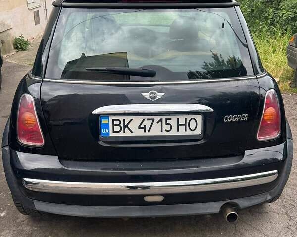 Чорний Міні Cooper, об'ємом двигуна 1.6 л та пробігом 250 тис. км за 4900 $, фото 4 на Automoto.ua