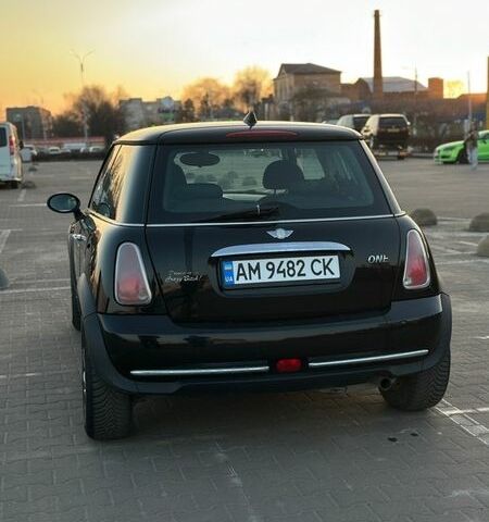Черный Мини Купер, объемом двигателя 1.6 л и пробегом 240 тыс. км за 4500 $, фото 7 на Automoto.ua