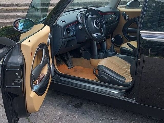 Чорний Міні Cooper, об'ємом двигуна 1.6 л та пробігом 224 тис. км за 5300 $, фото 8 на Automoto.ua