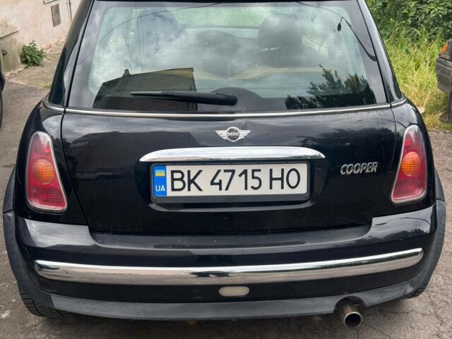 Черный Мини Купер, объемом двигателя 1.6 л и пробегом 250 тыс. км за 4900 $, фото 3 на Automoto.ua