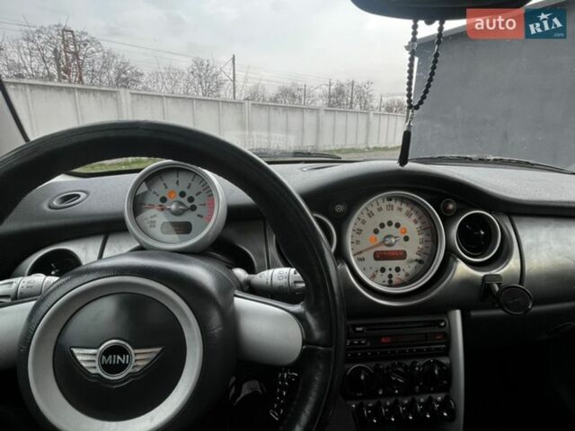 Чорний Міні Cooper, об'ємом двигуна 1.6 л та пробігом 266 тис. км за 3600 $, фото 11 на Automoto.ua