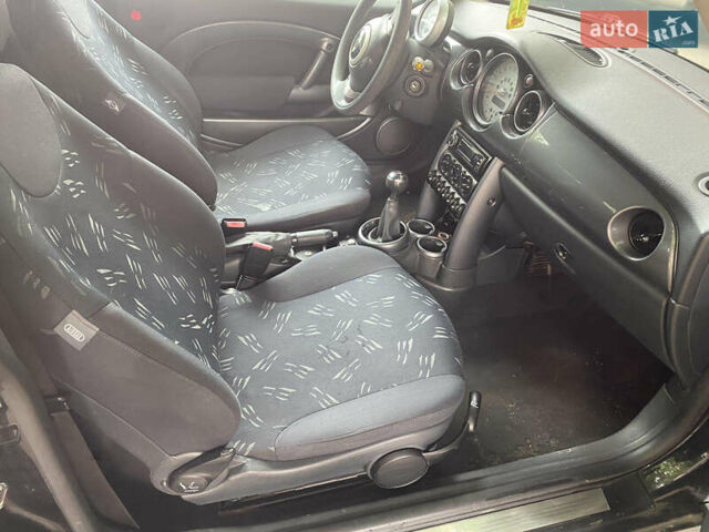 Черный Мини Купер, объемом двигателя 1.6 л и пробегом 219 тыс. км за 3200 $, фото 6 на Automoto.ua