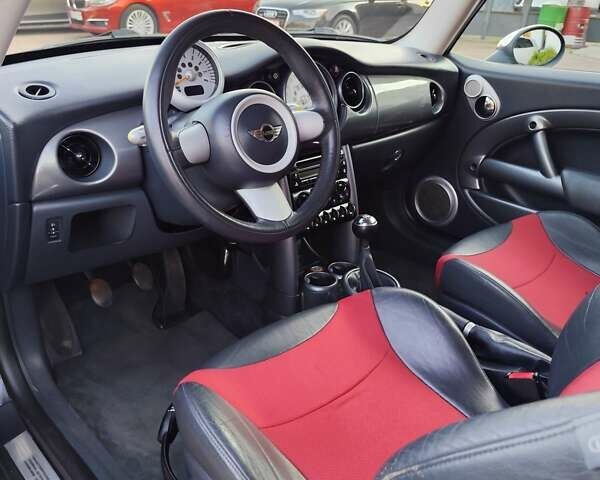 Чорний Міні Cooper, об'ємом двигуна 1.6 л та пробігом 206 тис. км за 5500 $, фото 34 на Automoto.ua