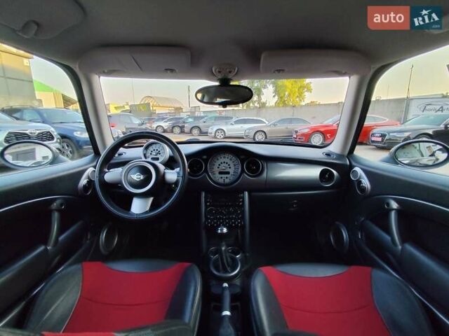 Чорний Міні Cooper, об'ємом двигуна 1.6 л та пробігом 206 тис. км за 5500 $, фото 18 на Automoto.ua