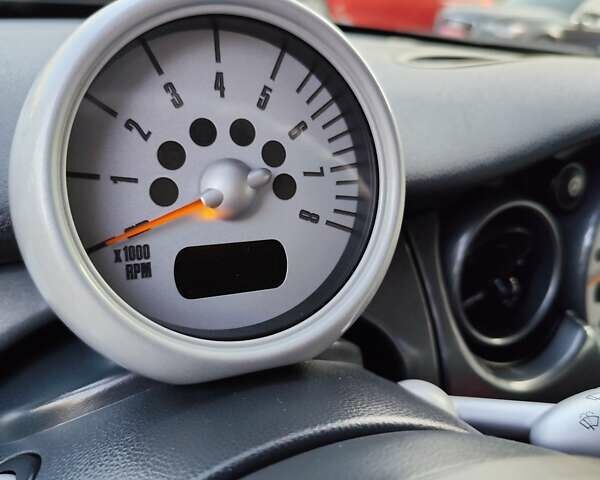 Чорний Міні Cooper, об'ємом двигуна 1.6 л та пробігом 206 тис. км за 5500 $, фото 31 на Automoto.ua