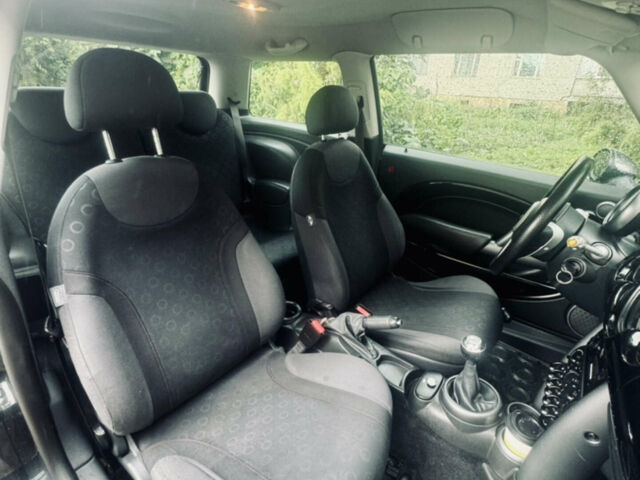 Чорний Міні Cooper, об'ємом двигуна 1.36 л та пробігом 272 тис. км за 4550 $, фото 11 на Automoto.ua