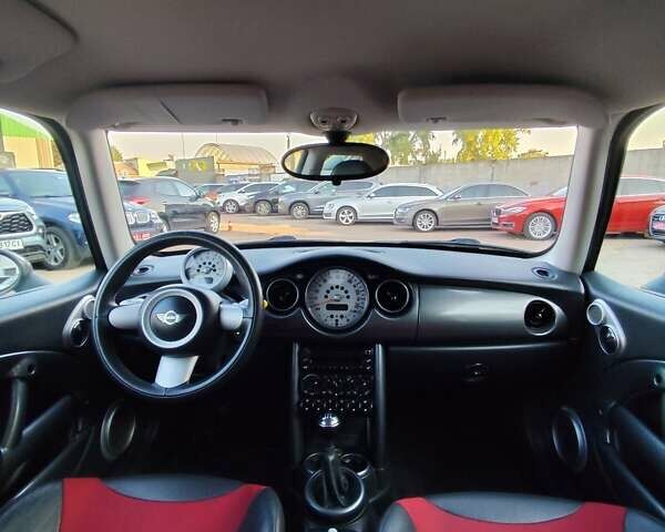 Чорний Міні Cooper, об'ємом двигуна 1.6 л та пробігом 206 тис. км за 5500 $, фото 21 на Automoto.ua