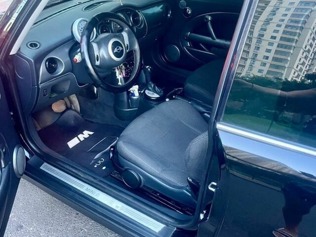 Чорний Міні Cooper, об'ємом двигуна 1.6 л та пробігом 143 тис. км за 4800 $, фото 3 на Automoto.ua