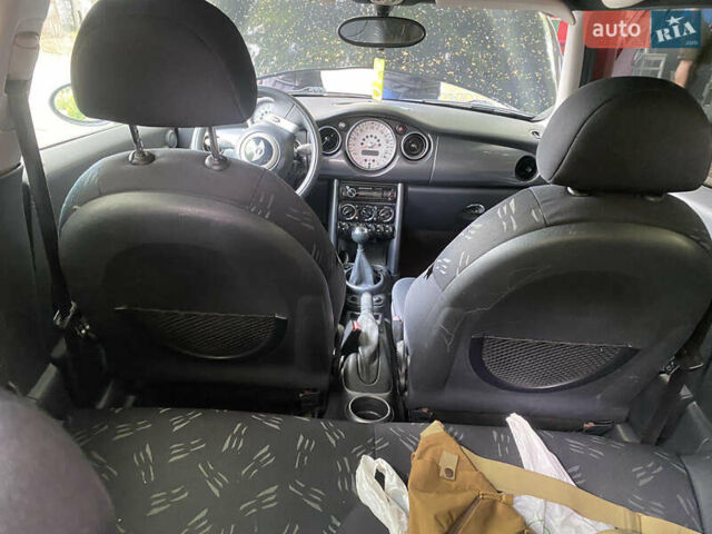 Черный Мини Купер, объемом двигателя 1.6 л и пробегом 219 тыс. км за 3200 $, фото 4 на Automoto.ua