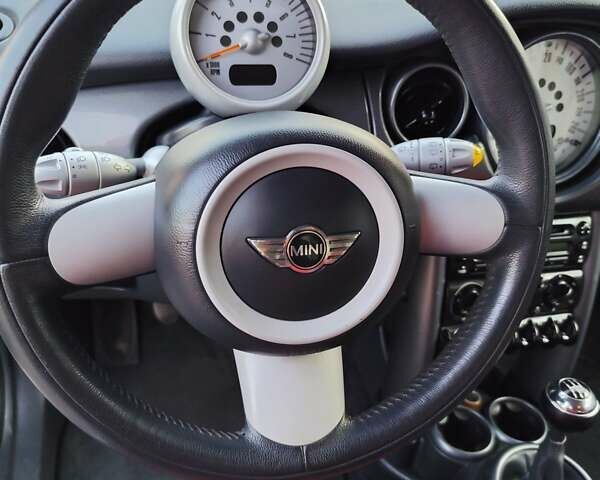 Чорний Міні Cooper, об'ємом двигуна 1.6 л та пробігом 206 тис. км за 5500 $, фото 30 на Automoto.ua