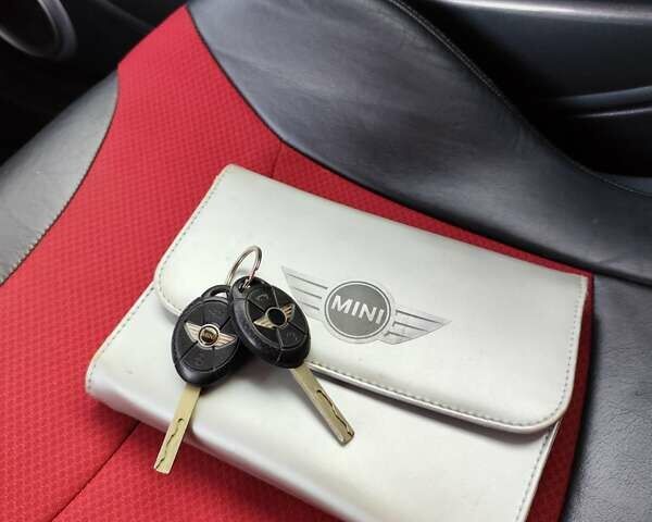 Чорний Міні Cooper, об'ємом двигуна 1.6 л та пробігом 206 тис. км за 5500 $, фото 35 на Automoto.ua