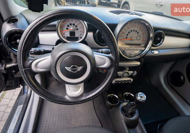 Черный Мини Купер, объемом двигателя 1.6 л и пробегом 162 тыс. км за 8000 $, фото 17 на Automoto.ua
