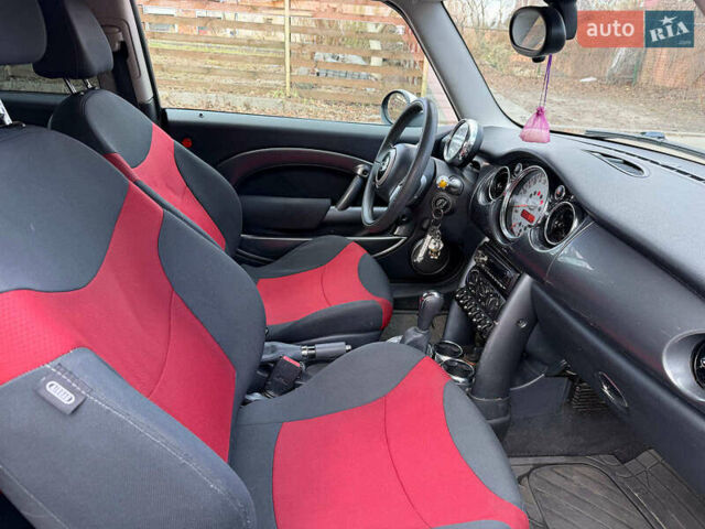 Чорний Міні Cooper, об'ємом двигуна 1.6 л та пробігом 185 тис. км за 5490 $, фото 15 на Automoto.ua