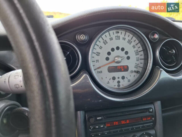 Черный Мини Купер, объемом двигателя 1.6 л и пробегом 194 тыс. км за 4100 $, фото 7 на Automoto.ua