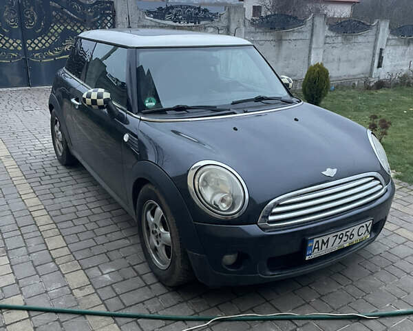 Черный Мини Купер, объемом двигателя 1.6 л и пробегом 251 тыс. км за 3600 $, фото 6 на Automoto.ua
