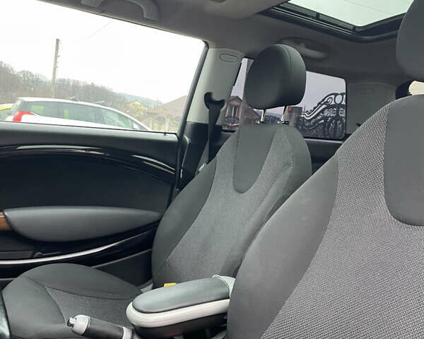 Черный Мини Купер, объемом двигателя 1.6 л и пробегом 251 тыс. км за 3600 $, фото 2 на Automoto.ua