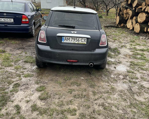 Черный Мини Купер, объемом двигателя 1.6 л и пробегом 251 тыс. км за 3600 $, фото 4 на Automoto.ua