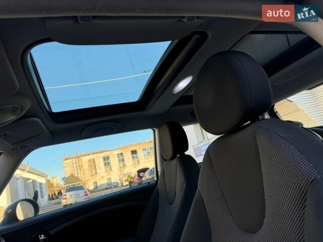 Черный Мини Купер, объемом двигателя 1.4 л и пробегом 200 тыс. км за 4600 $, фото 7 на Automoto.ua