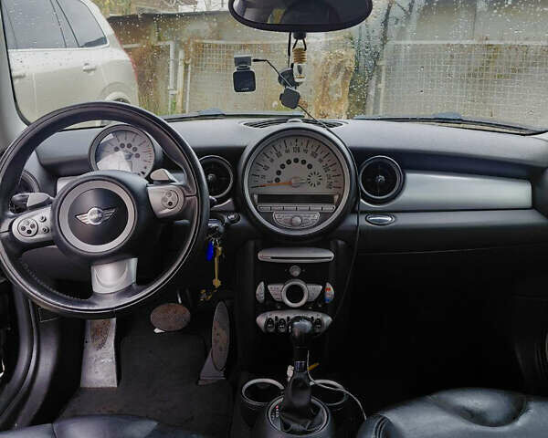 Черный Мини Купер, объемом двигателя 1.6 л и пробегом 270 тыс. км за 6899 $, фото 9 на Automoto.ua