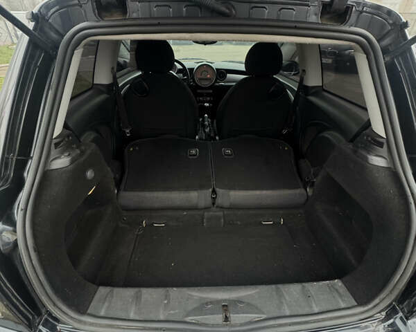 Чорний Міні Cooper, об'ємом двигуна 1.56 л та пробігом 192 тис. км за 6800 $, фото 8 на Automoto.ua