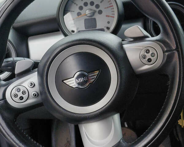 Черный Мини Купер, объемом двигателя 1.6 л и пробегом 270 тыс. км за 6899 $, фото 10 на Automoto.ua