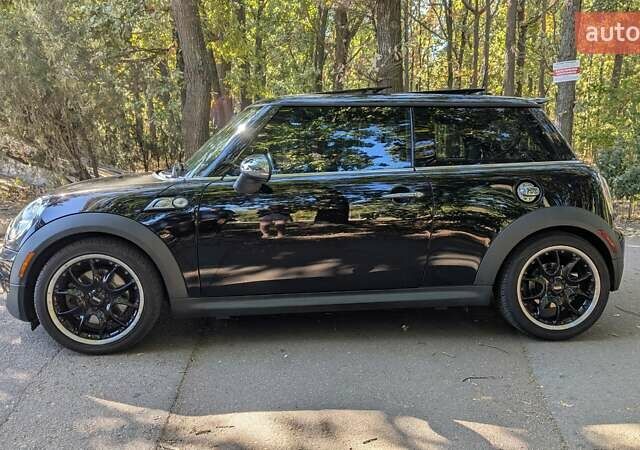Чорний Міні Cooper, об'ємом двигуна 1.6 л та пробігом 223 тис. км за 8500 $, фото 4 на Automoto.ua
