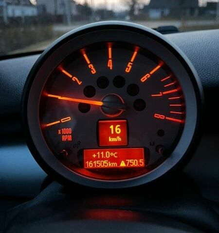 Черный Мини Купер, объемом двигателя 1.4 л и пробегом 162 тыс. км за 6600 $, фото 37 на Automoto.ua