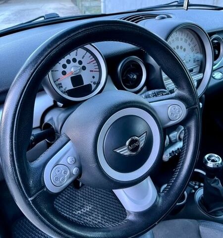 Черный Мини Купер, объемом двигателя 1.4 л и пробегом 162 тыс. км за 6600 $, фото 26 на Automoto.ua